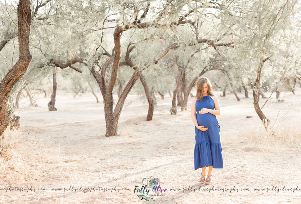 3 Tips For Summer Maternity Photos In The Desert Heat